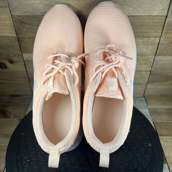 Nike Women’s Side 8.5 Roshe One Crimson Tint White 599729-802 Youth 7 - Picture 5 of 10